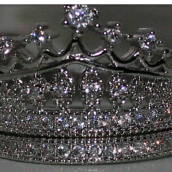 👸Beautiful CZ Ring👸 - Picture 2 of 8